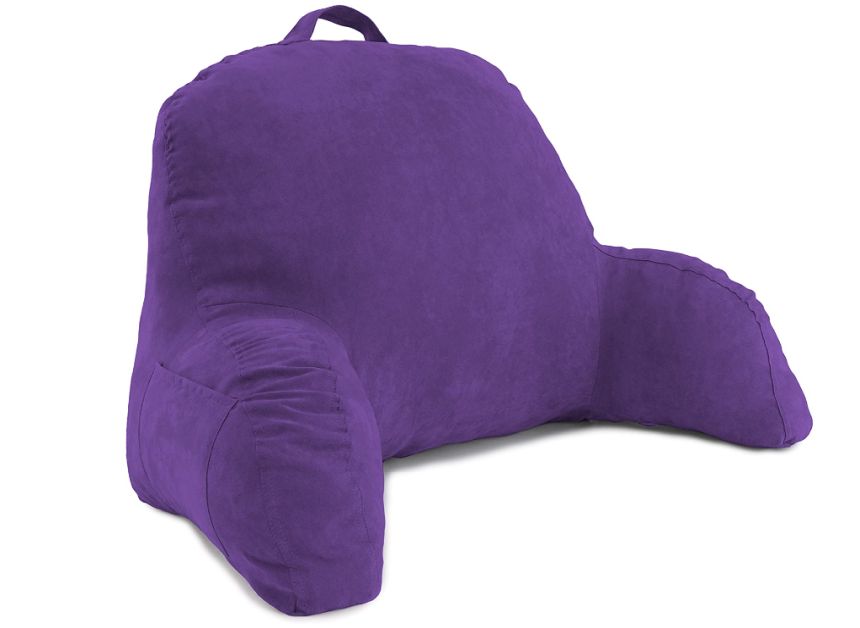 Deluxe Comfort offers a cheap gaming bed pillow with a stunning variety in colors.
