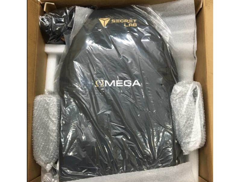 Secretlab Omega 2020 review: backrest and package