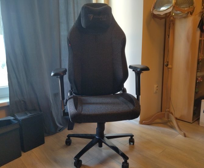 Secretlab Titan Evo 2022: The best gaming chair for adults with reclining function for our team.